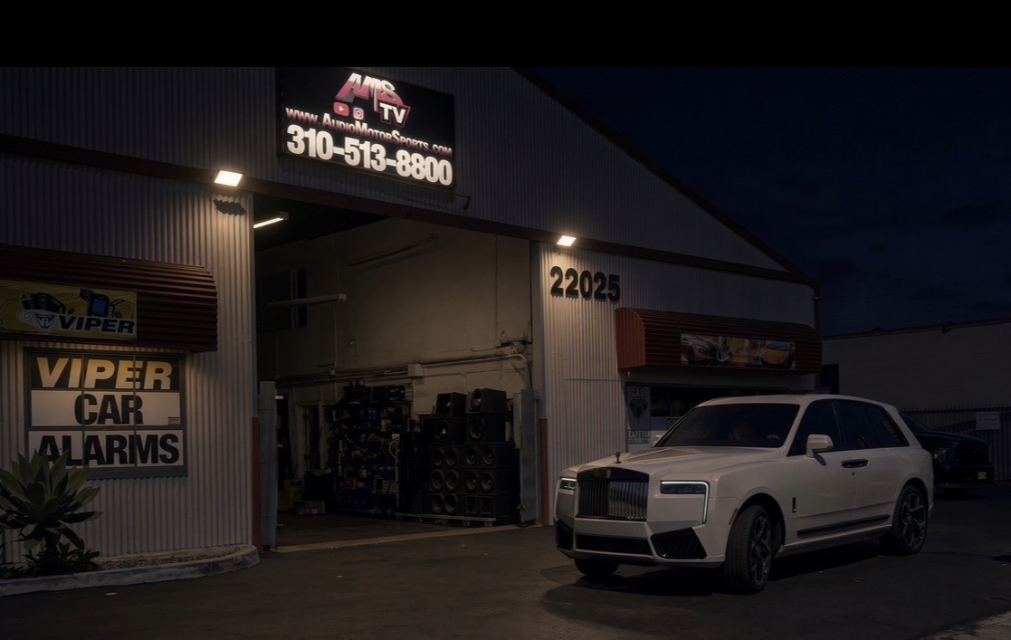Fachada de LA Car Tint con un Cullinan